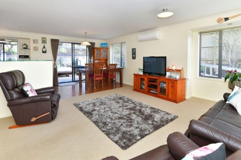Photo of property in 11 Roberta Crescent, Orewa, 0931