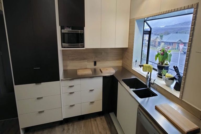 Photo of property in 84 Molyneux Avenue, Cromwell, 9310