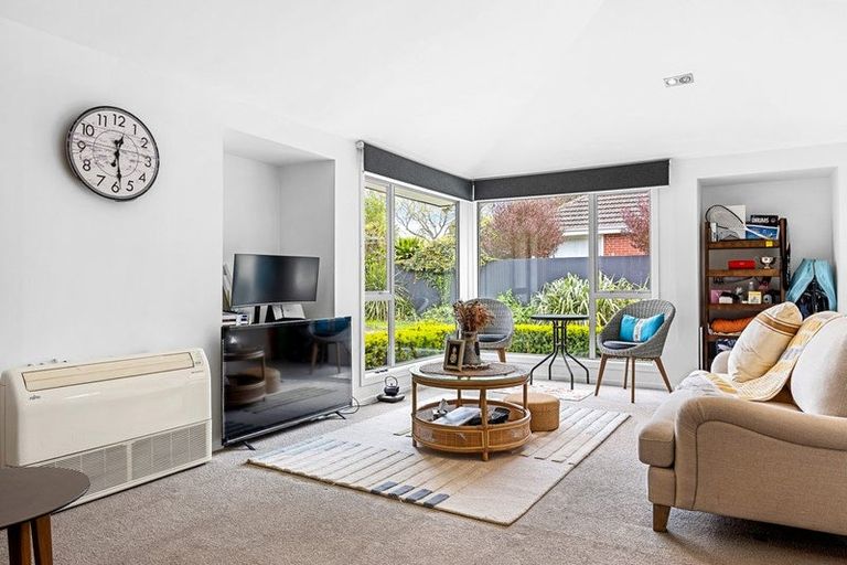 Photo of property in 1/195b Wairakei Road, Bryndwr, Christchurch, 8053