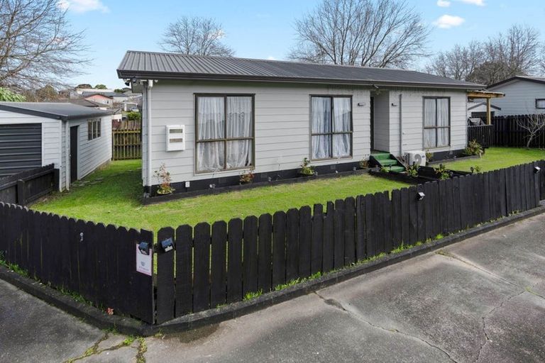 Photo of property in 1/11 Blackgate Place, Weymouth, Auckland, 2103