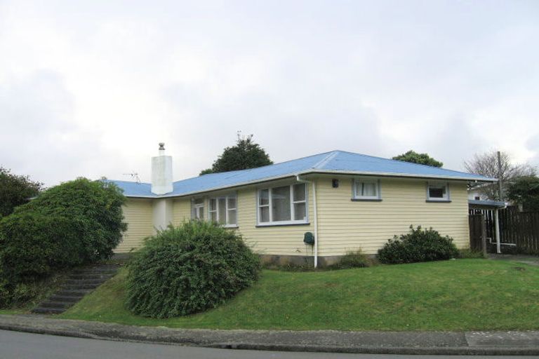 Photo of property in 31 Catherine Crescent, Paparangi, Wellington, 6037