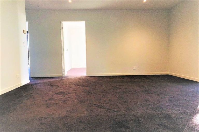 Photo of property in 1/14 Rothesay Bay Road, Rothesay Bay, Auckland, 0630