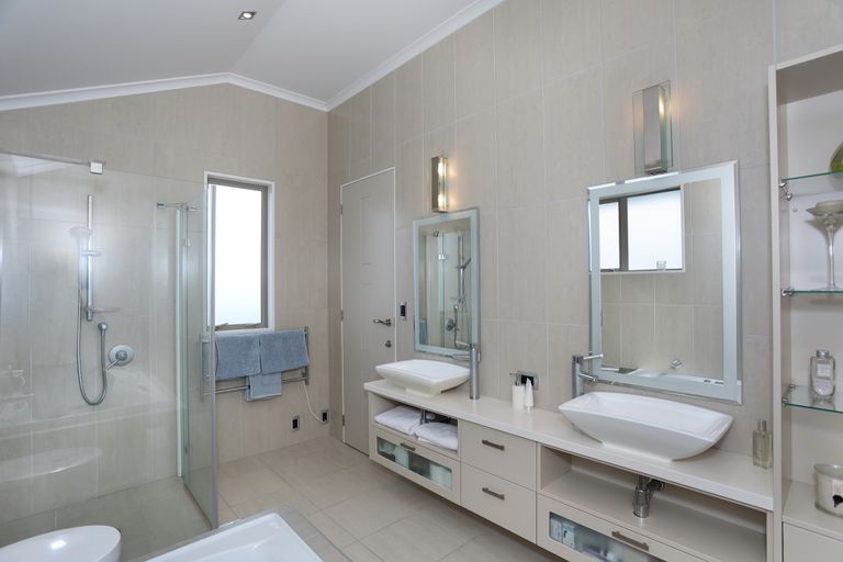 Photo of property in 29 Ngahere Park Road, Turitea, Palmerston North, 4472