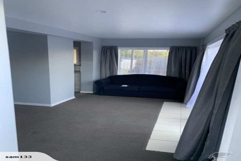 Photo of property in 2/65 Cliff View Drive, Green Bay, Auckland, 0604