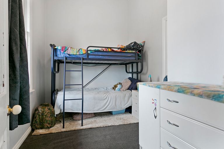 Photo of property in 233 Shakespeare Street, Leamington, Cambridge, 3432