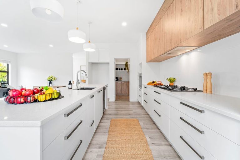 Photo of property in 29 Syd Grant Crescent, Orewa, 0931