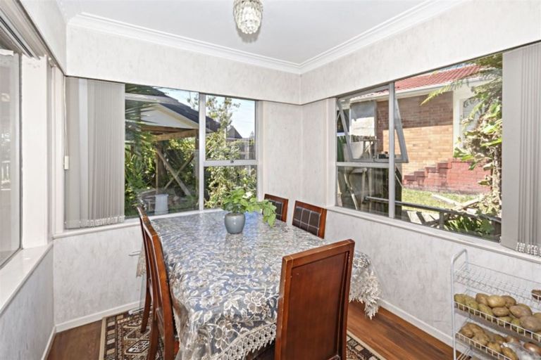 Photo of property in 65 Larnoch Road, Henderson, Auckland, 0610