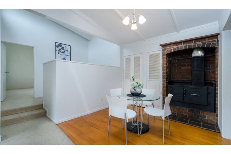 Photo of property in 22 Vina Place, Massey, Auckland, 0614