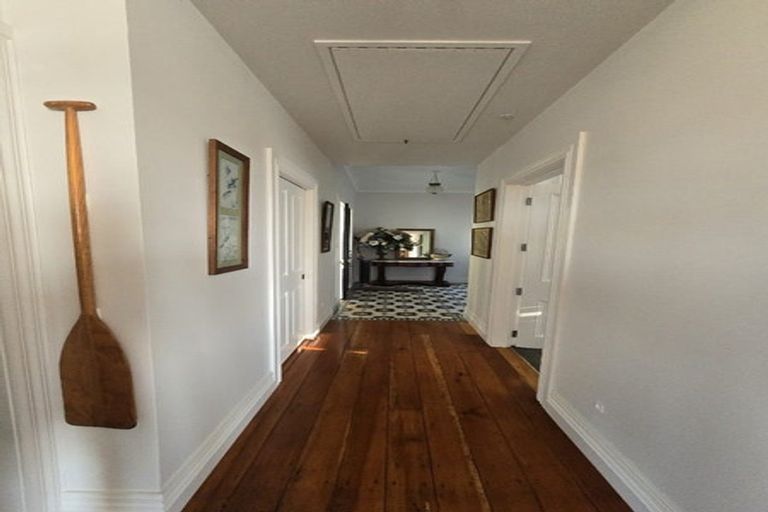 Photo of property in 4 Seaview Terrace, Bluff Hill, Napier, 4110