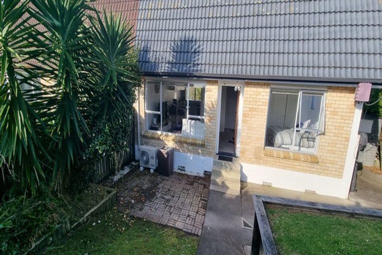 Photo of property in 2/137 Rangatira Road, Beach Haven, Auckland, 0626