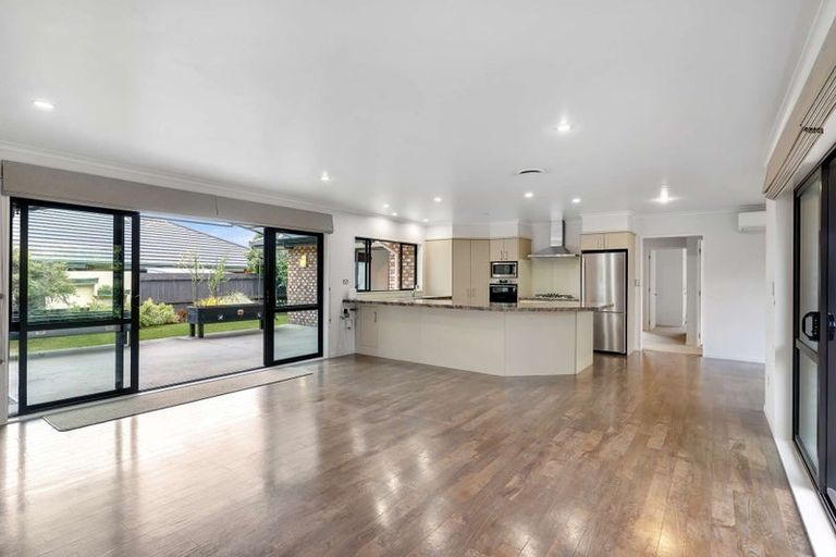 Photo of property in 21 Mandalay Place, Waiuku, 2123