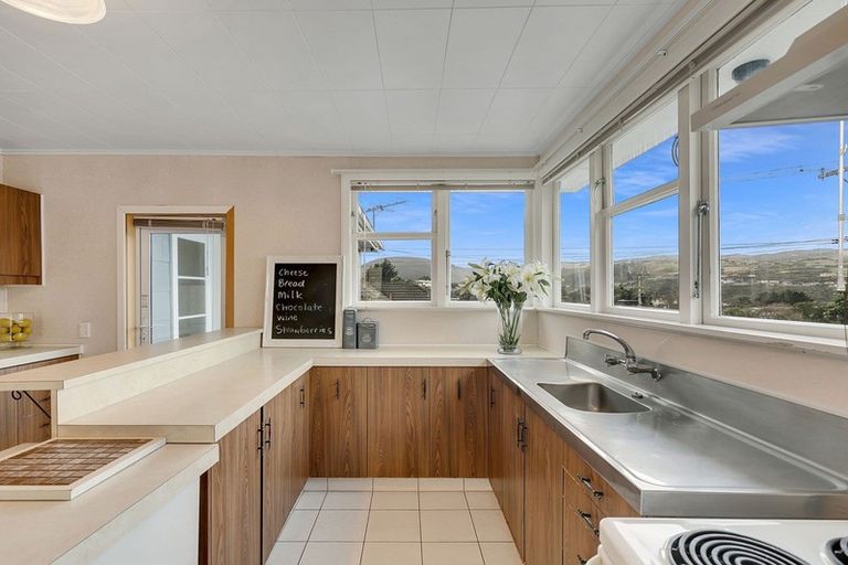 Photo of property in 5 Wakefield Terrace, Tawa, Wellington, 5028