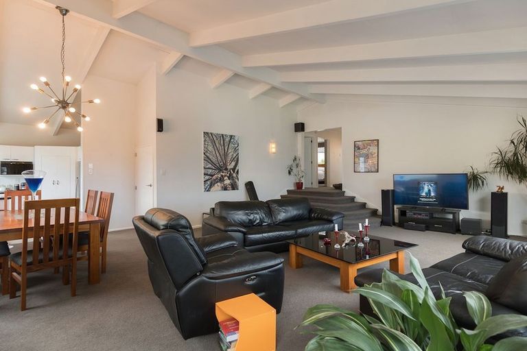 Photo of property in 20 Greenstone Place, Fernhill, Queenstown, 9300