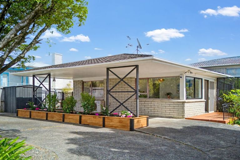 Photo of property in 1 Pleasant Road, Glen Eden, Auckland, 0602