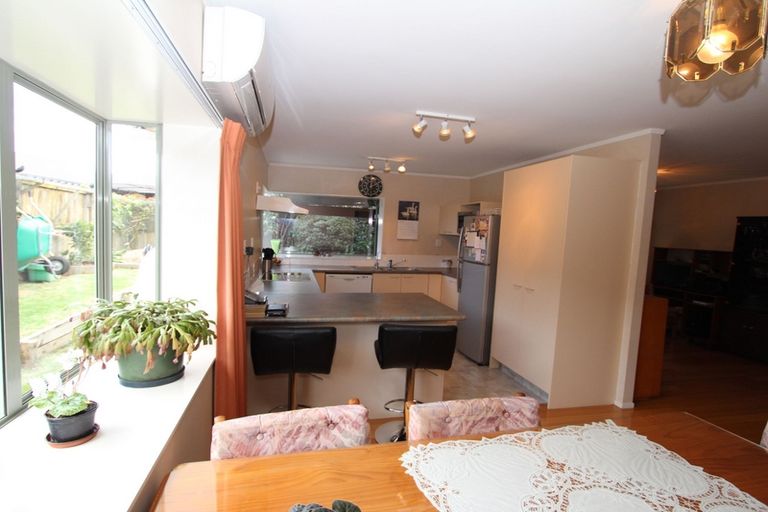 Photo of property in 3 Matilda Place, Weymouth, Auckland, 2103