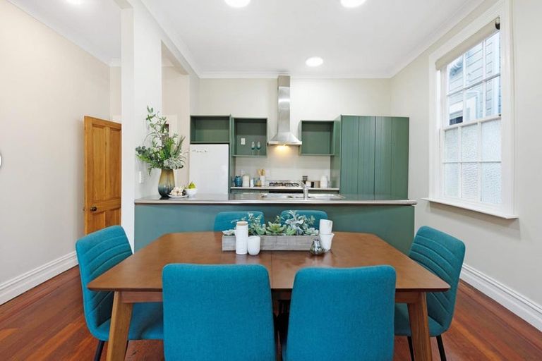 Photo of property in 11 Roxburgh Street, Mount Victoria, Wellington, 6011