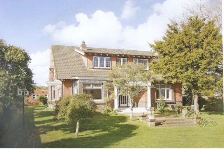 Photo of property in 217 Fitzherbert Avenue, West End, Palmerston North, 4410