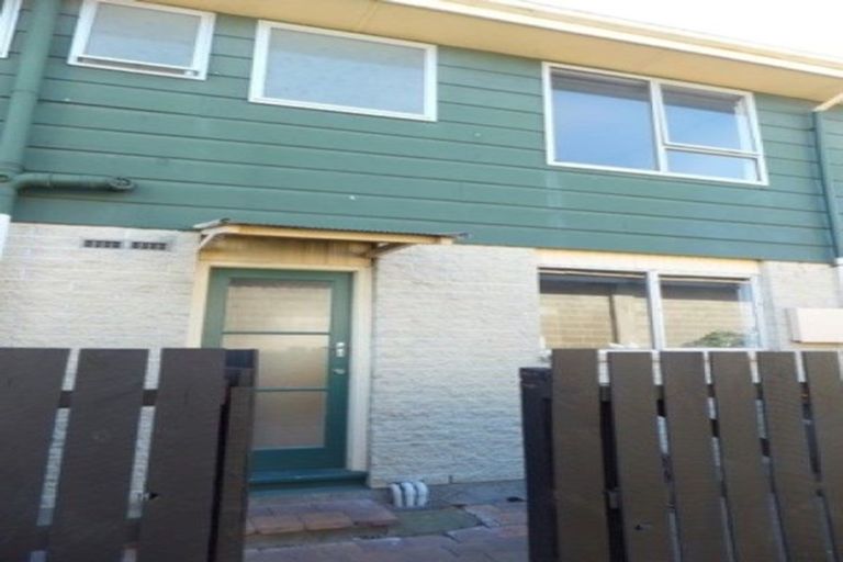 Photo of property in 2/19 Hargest Crescent, Sydenham, Christchurch, 8023