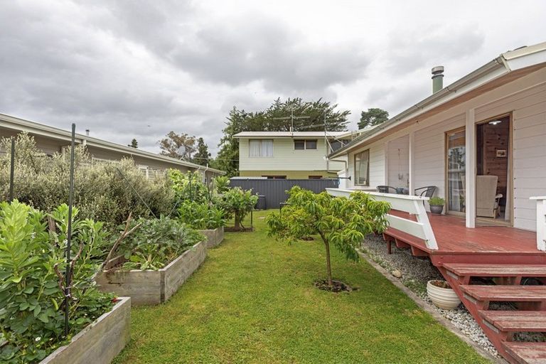 Photo of property in 15 Root Street, Gisborne, 4010
