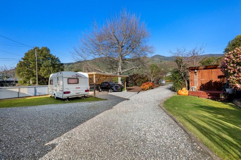 Photo of property in 14 Beach Road, Waikawa, Picton, 7220