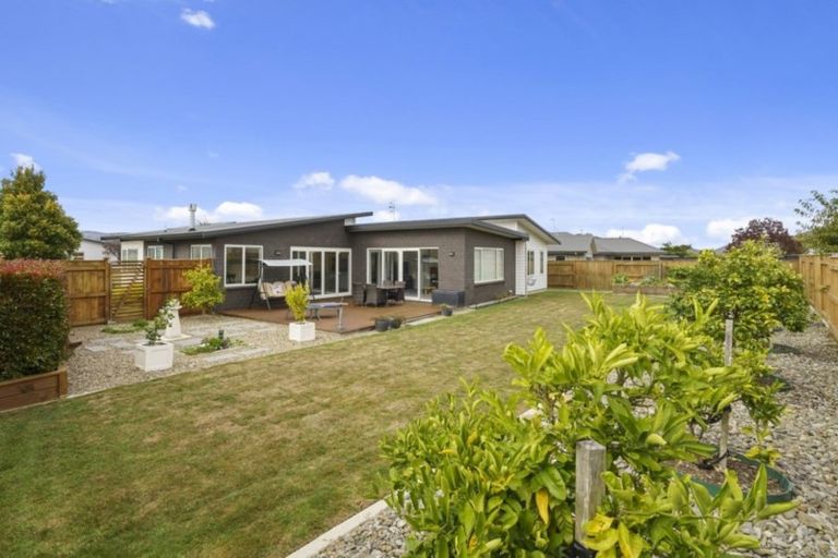 Photo of property in 37 Rodeo Drive, Kelvin Grove, Palmerston North, 4414