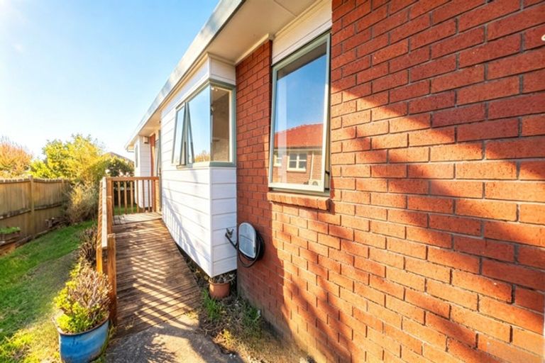 Photo of property in 8 Taha Road, Te Atatu South, Auckland, 0610
