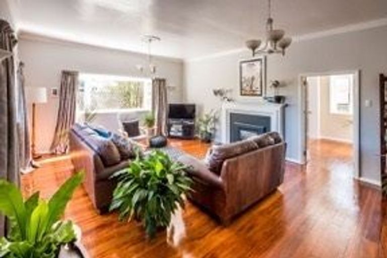 Photo of property in 5 Jillett Street, Titahi Bay, Porirua, 5022