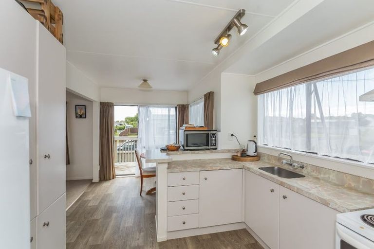 Photo of property in 9 Douglas Street, Levin, 5510