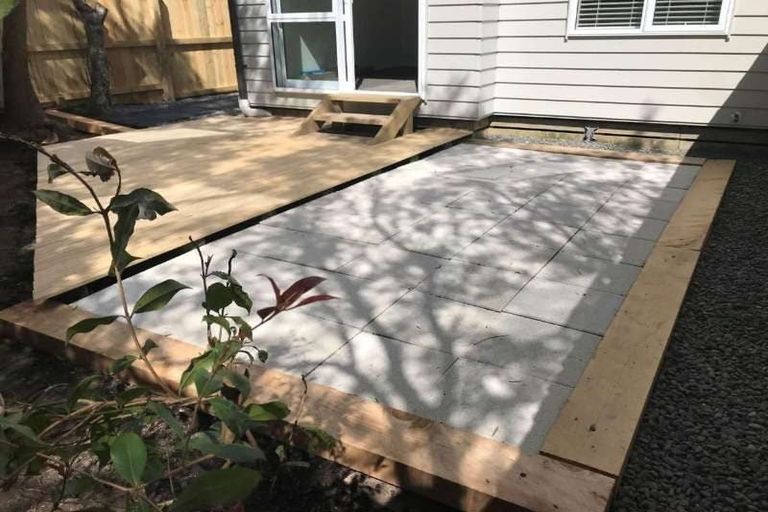 Photo of property in 3/30 John Jennings Drive, Oteha, Auckland, 0632