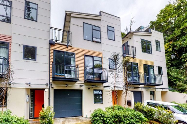 Photo of property in 13 San Sebastian Road, Kelburn, Wellington, 6012