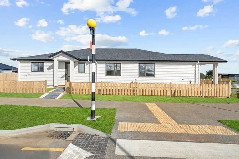 Photo of property in 12 Rorotu Avenue, Karaka, Papakura, 2113