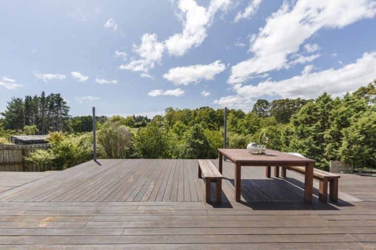 Photo of property in 28 Cashmere Drive, Fitzherbert, Palmerston North, 4410