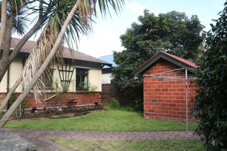 Photo of property in 16 Hinau Street, Eastbourne, Lower Hutt, 5013