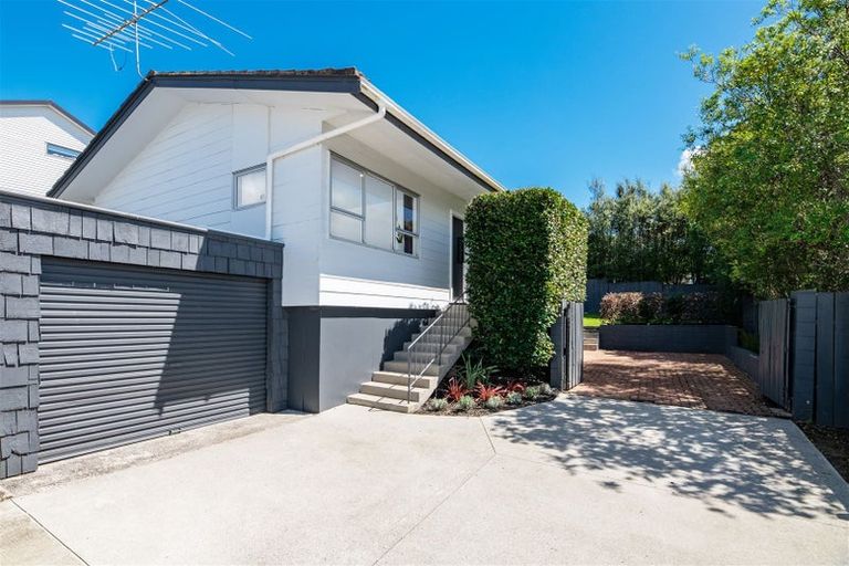 Photo of property in 2/45 Reynella Drive, Massey, Auckland, 0614