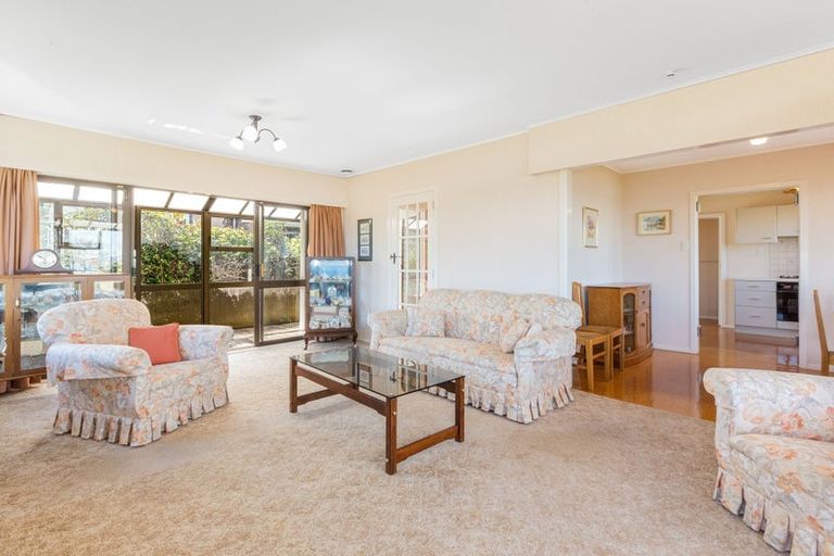 Photo of property in 22 Bushey Way, Maungaraki, Lower Hutt, 5010