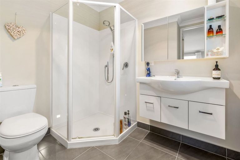 Photo of property in 38 Gilbransen Road, Kumeu, 0810