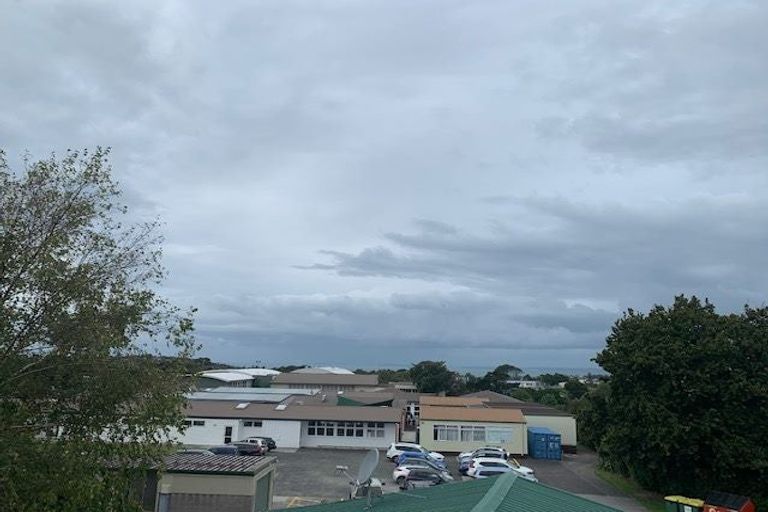 Photo of property in 765 East Coast Road, Northcross, Auckland, 0630