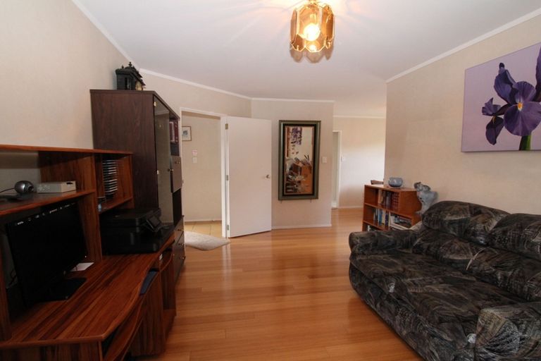 Photo of property in 3 Matilda Place, Weymouth, Auckland, 2103