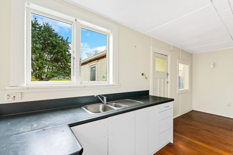 Photo of property in 18 Wyndham Street, Carterton, 5713