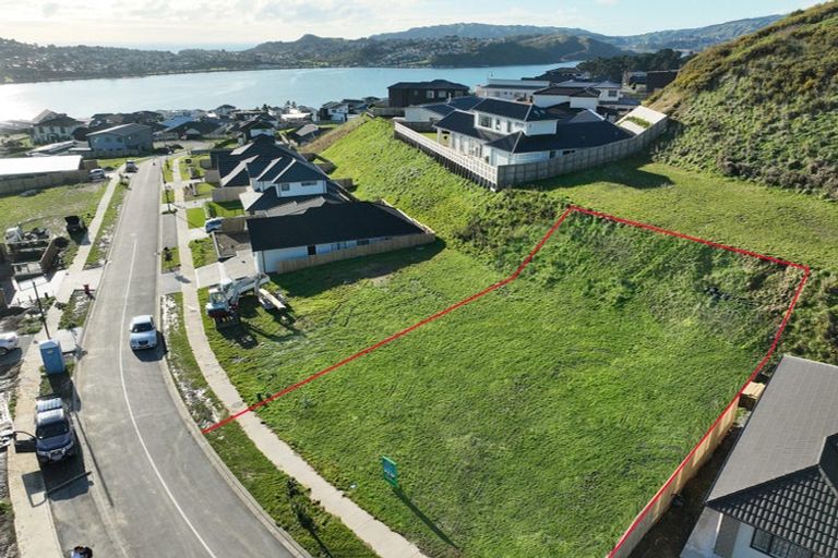 Photo of property in 17 Te Hoiere Street, Aotea, Porirua, 5024