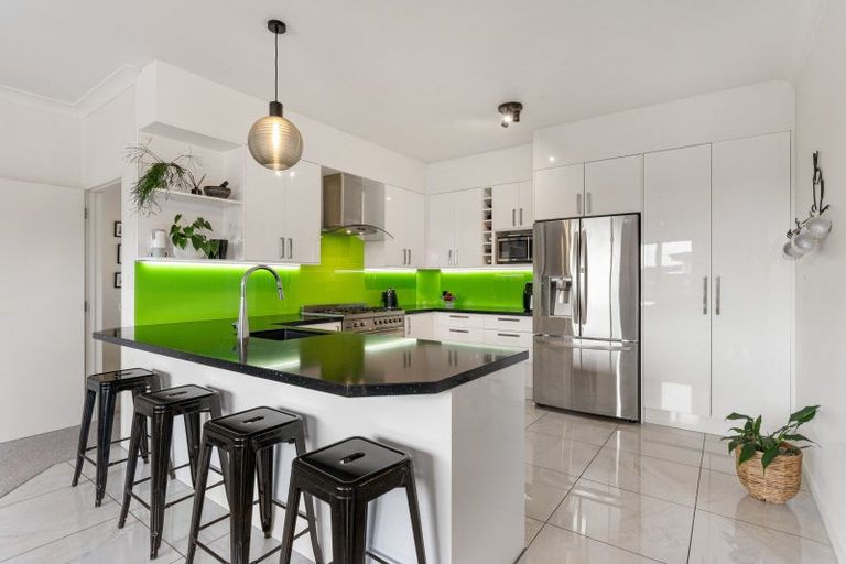 Photo of property in 5 Crabapple Close, Milson, Palmerston North, 4414