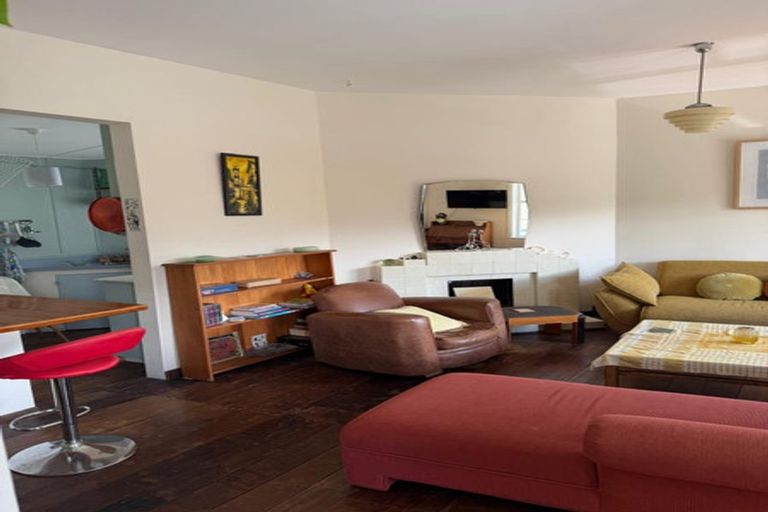 Photo of property in 68 Oriental Parade, Oriental Bay, Wellington, 6011
