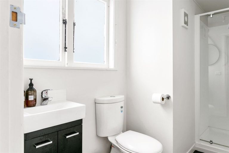 Photo of property in 2 Alice Street, Riverhead, 0820