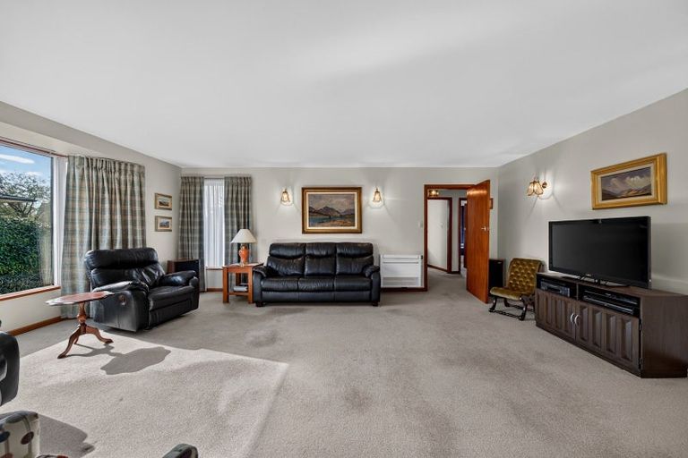 Photo of property in 73 Crofton Road, Harewood, Christchurch, 8051