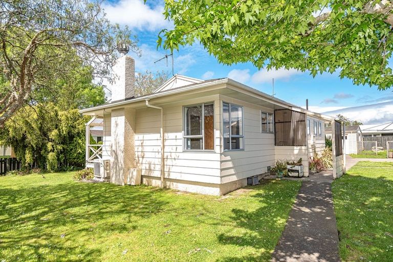 Photo of property in 15 Massey Street, Aramoho, Whanganui, 4500