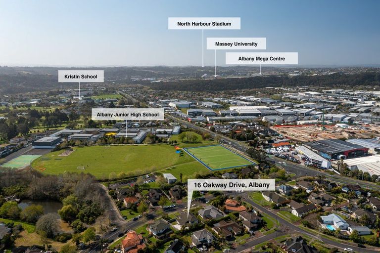 Photo of property in 16 Oakway Drive, Schnapper Rock, Auckland, 0632