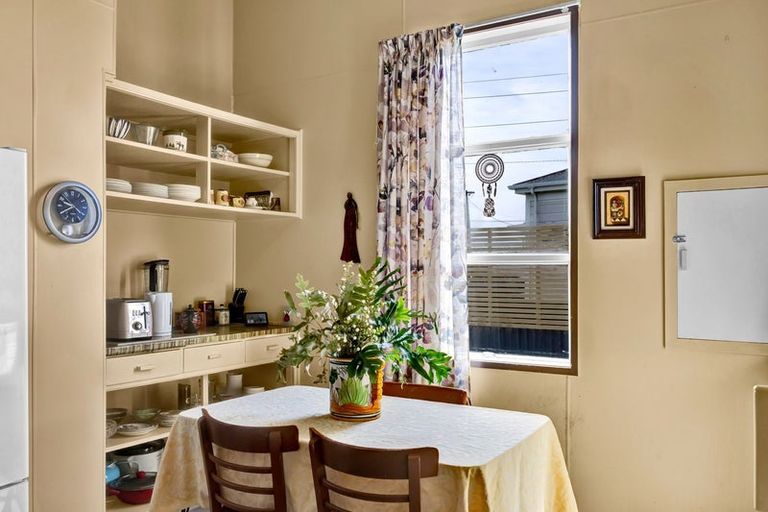 Photo of property in 49 Egmont Street, Hawera, 4610