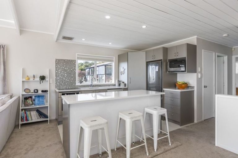 Photo of property in 1354a Whangaparaoa Road, Army Bay, Whangaparaoa, 0930