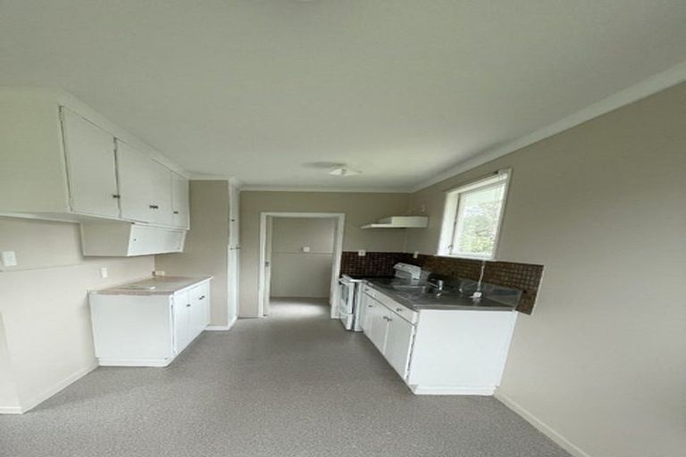 Photo of property in 76 Fitzwater Place, Henderson, Auckland, 0612