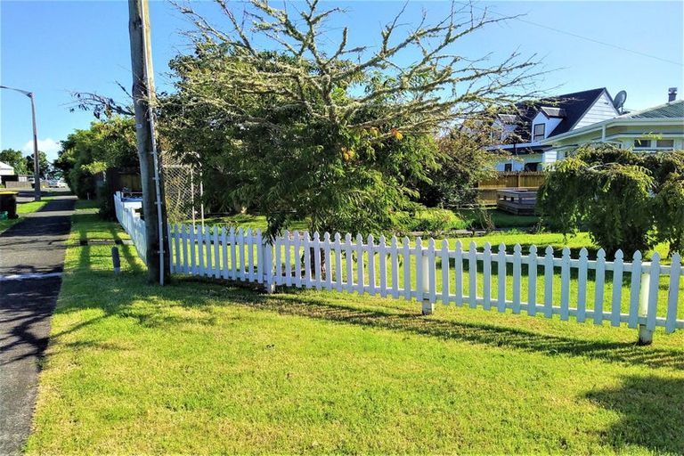 Photo of property in 11 Darlington Street, Ngatea, 3503